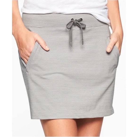 Athleta Stripe Modern Metro Skort Size Medium Tall Gray & White - Picture 4 of 9